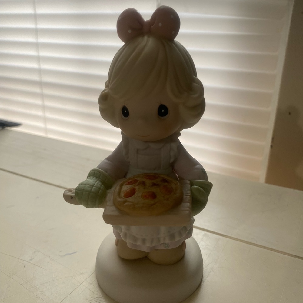 Precious moments figure (friendship a slice of life ) box included